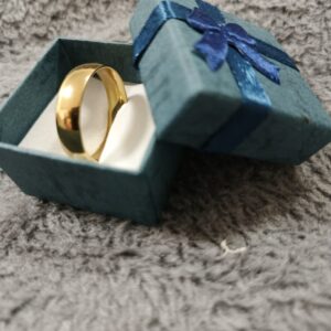 Męska obrączka o średnicy 26 mm, nowa pozłacana 24 karatowym złotem.