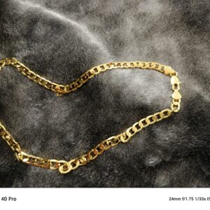 Naszyjnik srebrny pozłacany 18 karatowym złotem.